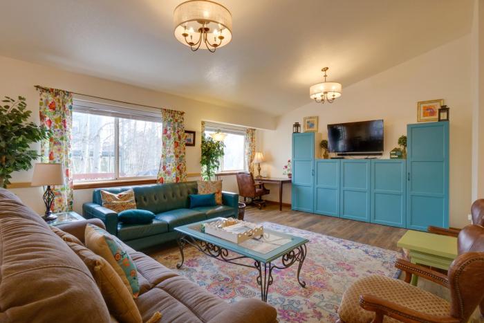 8 Mi to Copper Mtn Dtwn Frisco Retreat with Deck!