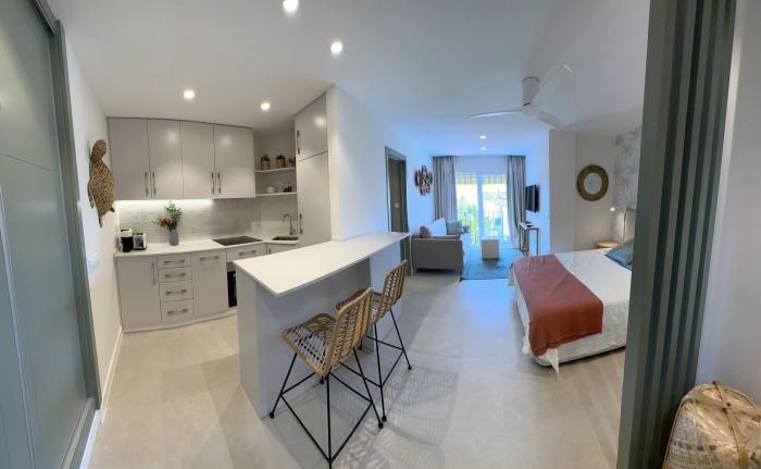 Espectacular estudio en Puerto Cabopino RECIEN REFORMADO