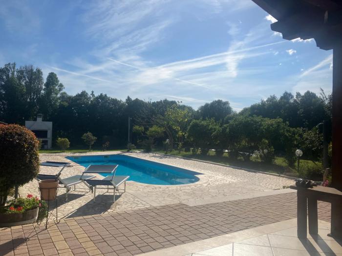 Countryside villa with pool