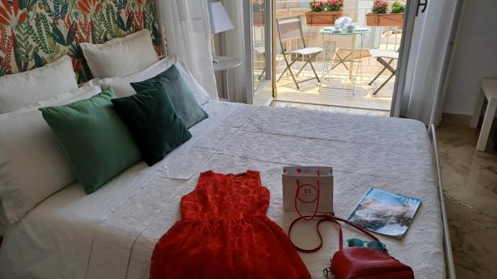 Central chic sea view