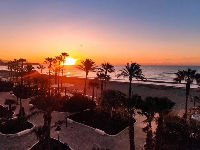 Estepona primera línea de playa, apartamento 2-4 personas