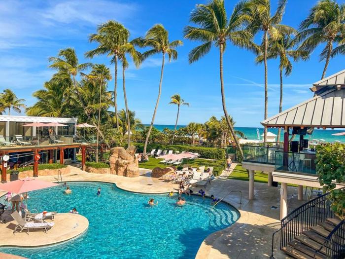 3 Bedroom Apt Ocean-Front Resort The Alexander