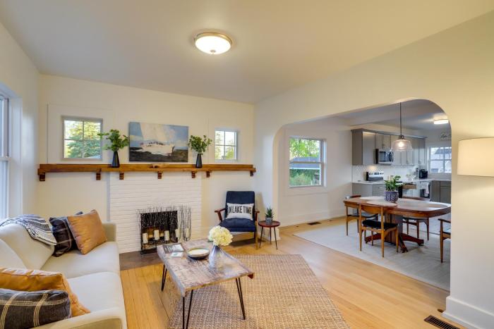 Indiana Vacation Rental - Walk to Syracuse Lake!