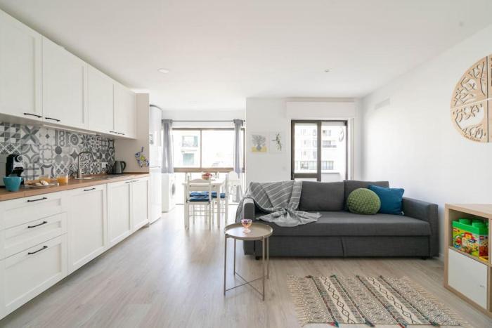 Casa Oliveira - Sunny 2-Bed Retreat Steps from the Beach