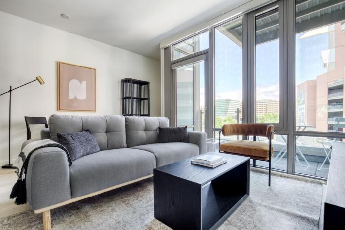 Pioneer Sq 1BR w WD Gym BBQ Sound view SEA-157