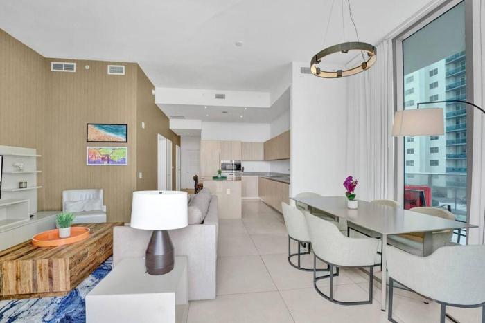 Upscale Ocean Front Condo With High Ceilings