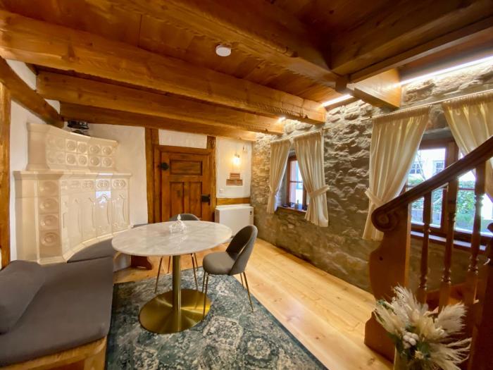 Mein MINI-HAUS - 2 Zimmer - Smart-TV - Stein & Holz