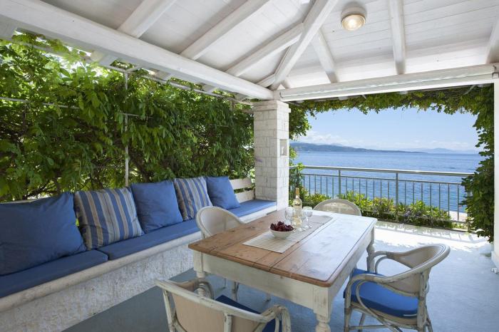 Beachfront Yellow House Upper, Nissaki, Kaminaki Beach