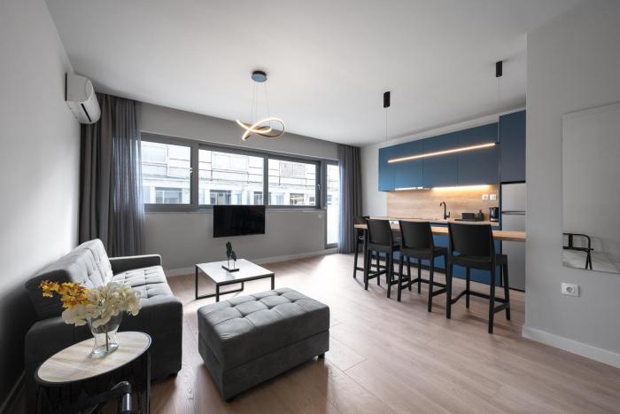 Lux Locals 1 by Luxlikehome