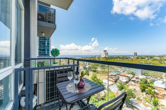 Mactan Newtown - 1BR Stunning Ocean View and City View