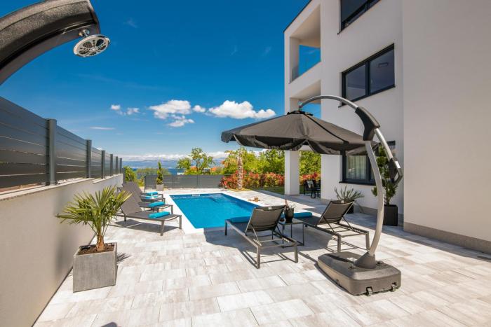 Larka Luxury Apartments Malinska, with private pool, 150 m from the sea