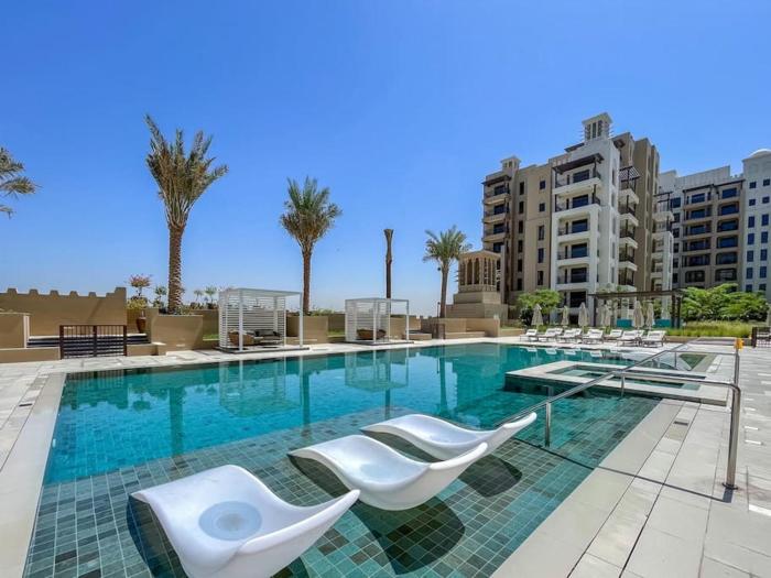 Vogue Vacation Homes, Madinat Jumeirah Living Rahaal Near Burj Al Arab One Bedroom Apartment with Balcony and Vibrant Community View, Access toAmenities