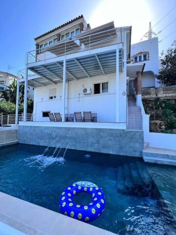 Appartement C dans une villa avec piscine chauffée & jacuzzi, chauffe en extra