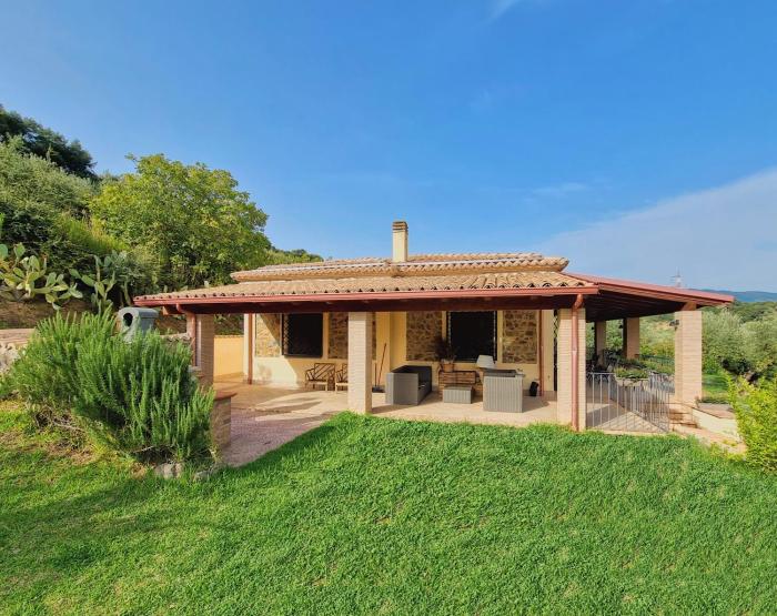 PRIVATE VILLA on 8 Hectares - 20 minutes from the Sea - FREE PARKING