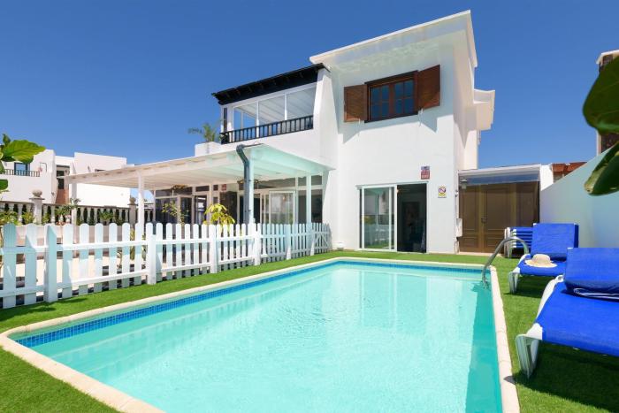 Villa Siroi, Puerto Del Carmen, heated pool, 10mn from the sea