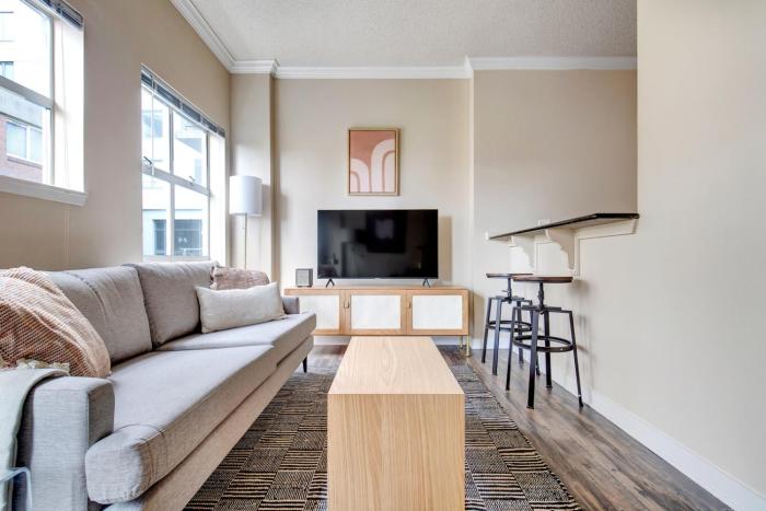 Downtown 1BR w Gym Roof nr Pike St Mkt SEA-202