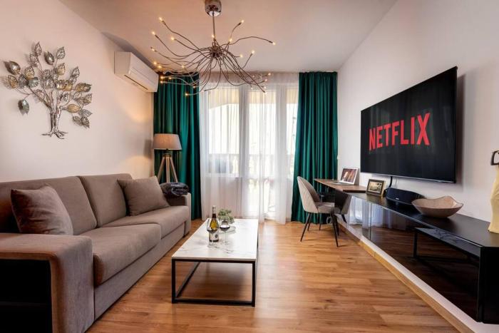 Stylish Sea View Apartment 3 Min to Beach Balcony & Comfort