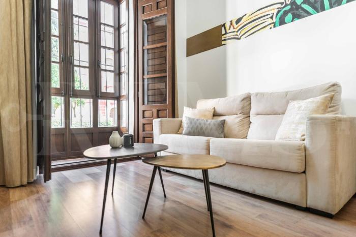 Central & cosy studio in front of Picasso museum by REMS