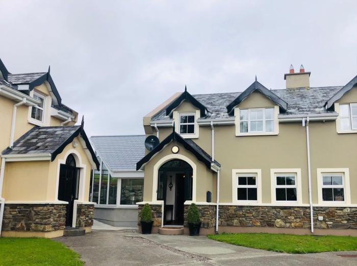 3 bedroomed house minutes walk from Kenmare town