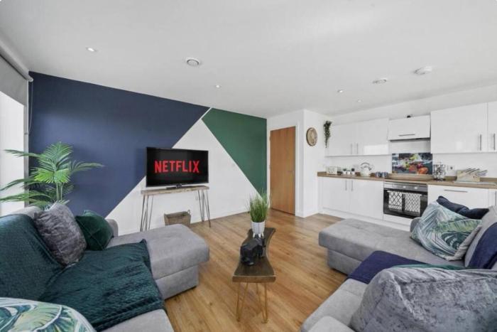 Stunning 3-Bedroom Flat with Parking