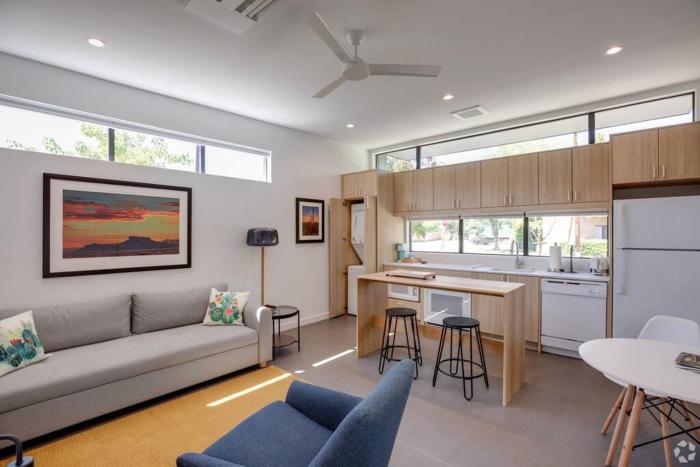 Unique Design 2-bedroom Apartment - 80 Walkscore!