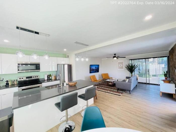 Walkable OTS, Heated Poolside Mid Century Condo