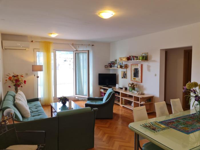 Apartment Silva, 50m from beach