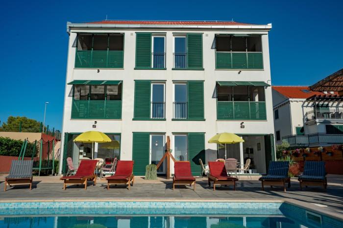 Apartments with a swimming pool Milna, Brac - 21179