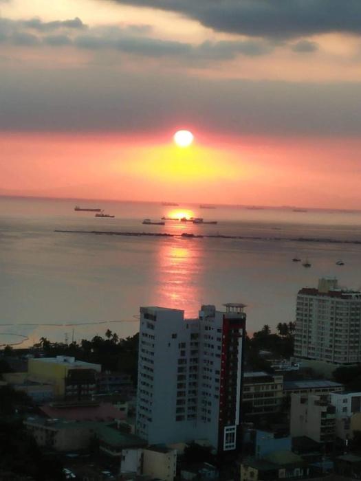 The SCENIC: Comfortable living by Awsom Phil