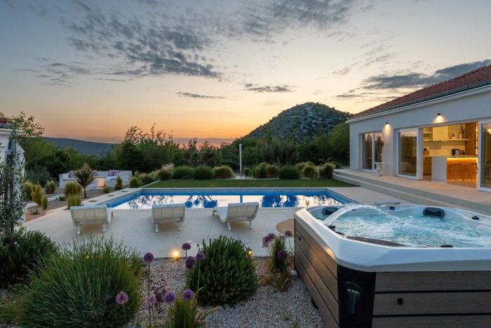 Villa Nebesi with pool and jacuzzi