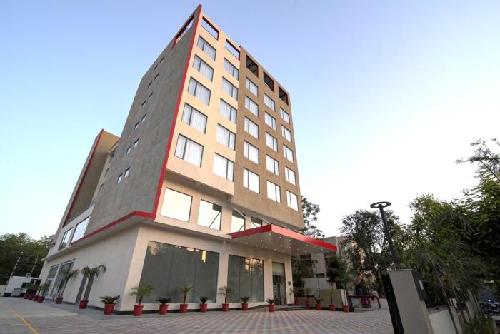 7 Apple Hotel Pratap Nagar
