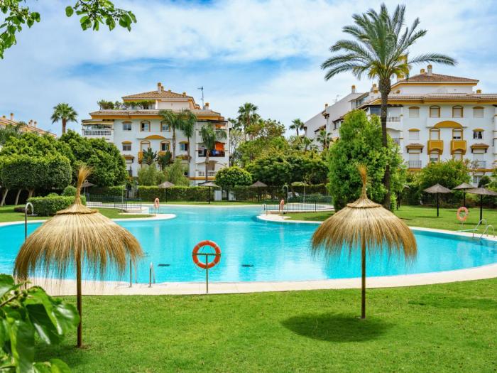 Bright Terrace Puerto Banús by Rent Me