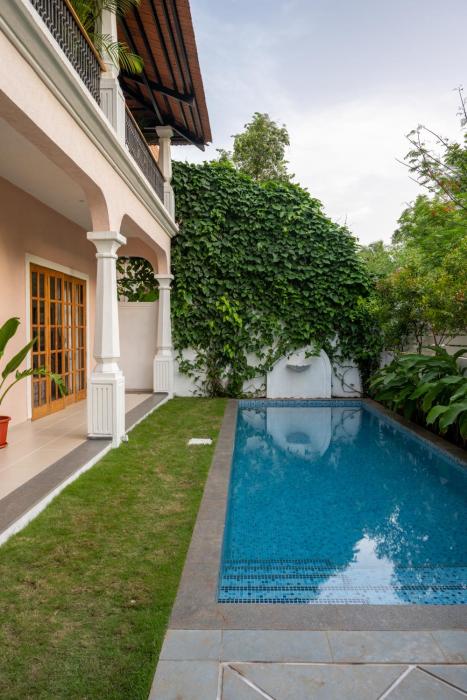 ELIVAAS 3 BHK with Pvt Pool - Panache