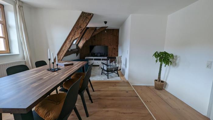 LIBORIA I Als Gruppe im Denkmal Augsburgs