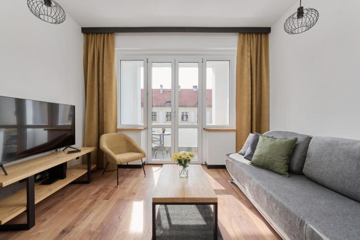 Norwida Apartment with Balcony Downtown Wrocław by Renters