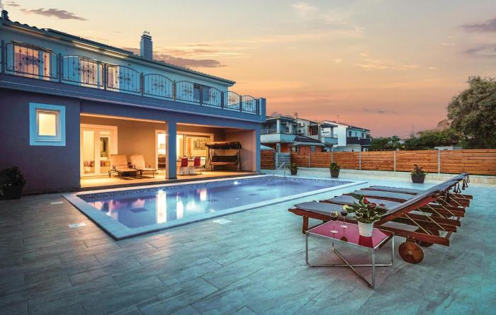 4 Bedroom Stunning Home In Pula