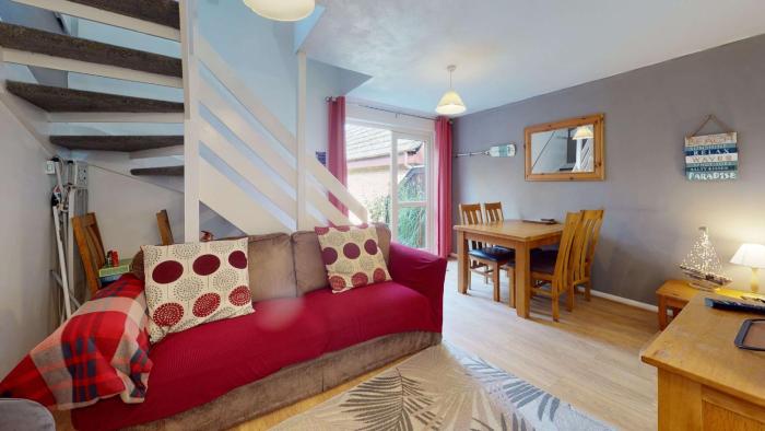 24 Strawberry Hill, Tolroy Manor