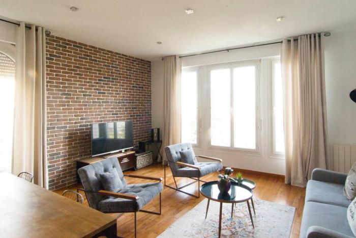 Cozy 1 bedroom flat,free parking, close to center