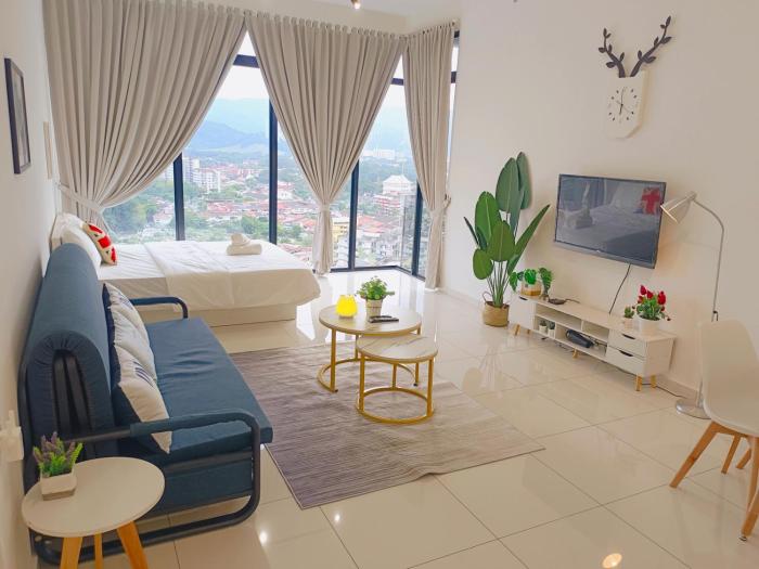 Rooftop Pool, Up to 8 Pax, 2 Bedrooms, 2 Bathrooms, 2 Car Parks by Star Home