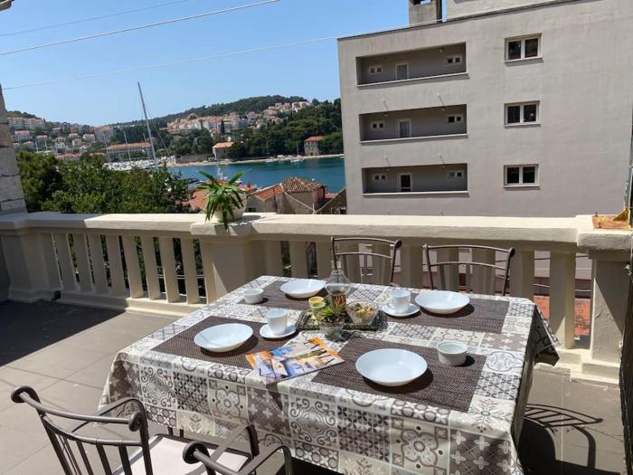 Apartment MIAMAR with port sea view