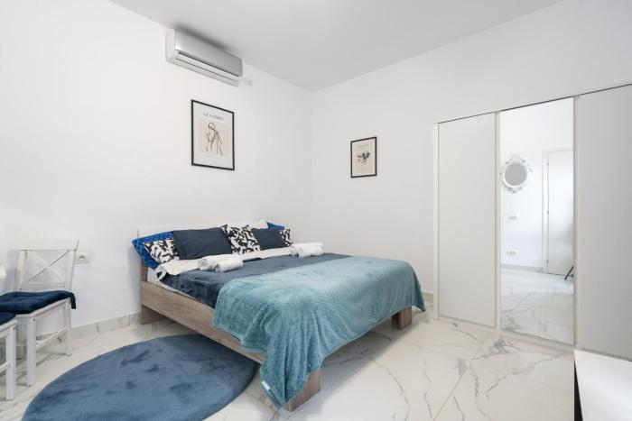 Blue-Line-Apartment-Unirii