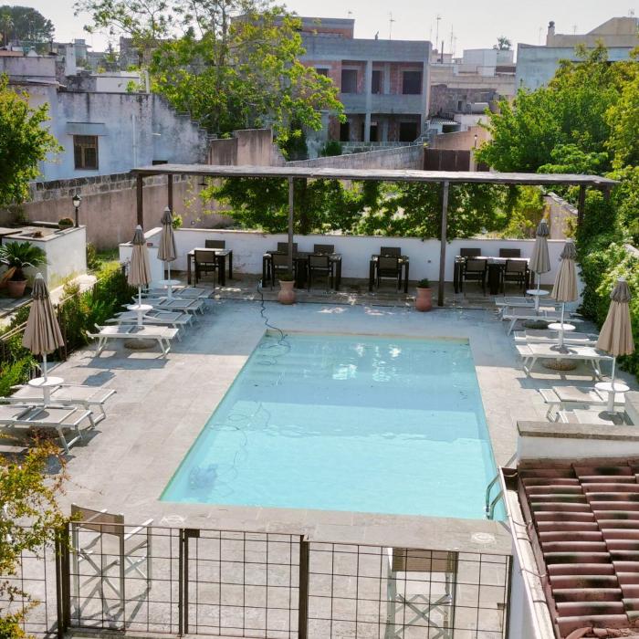 Rosso in Corte - Salento - Corte dei Colori