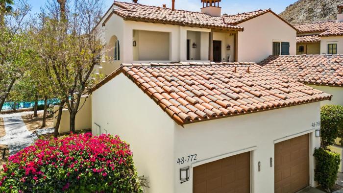 LV105 Upstairs 1 Bedroom Overlooking the Pool