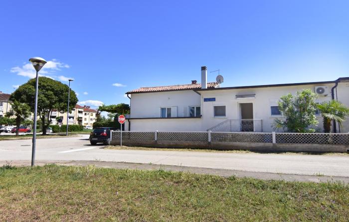 Apartments with parking space Umag - 21359
