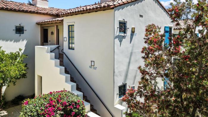 LV020 Upgraded LV Studio with a Private Balcony