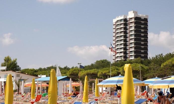 Seafront flat with amazing view