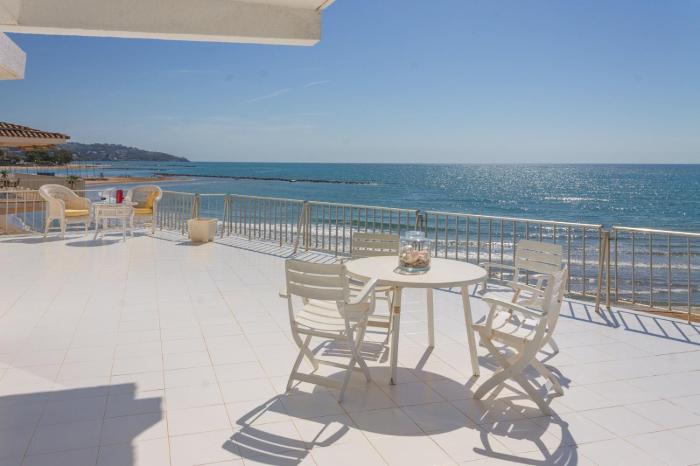 Magnifica VILLA AIREOLA frente al mar