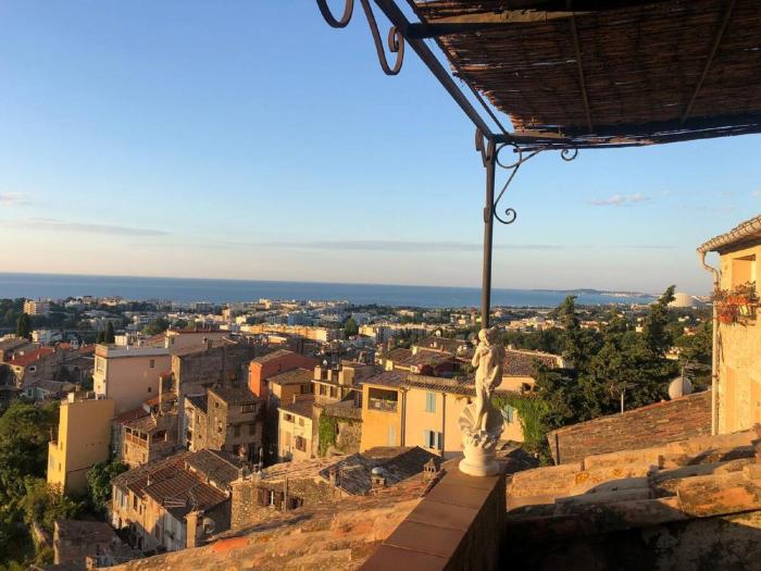 VILLA MONTEBELLO - TERRASSE ET VUE MER
