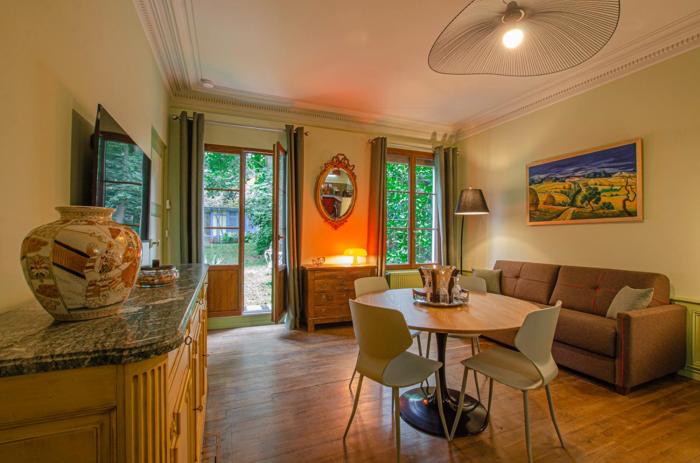 A lombre de la cathedrale