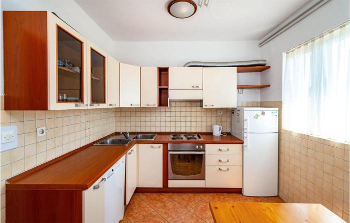 Amazing Apartment In Turanj With Wifi And 1 Bedrooms